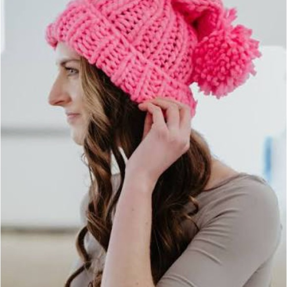 Bright Barbie Pink Knit over sized pompom Beanie - Picture 3 of 4